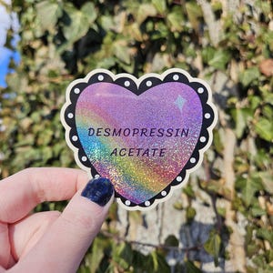 Adhesivo con brillantina de acetato de desmopresina