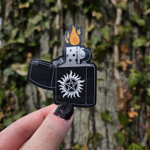 Bovennatuurlijke zippo-sticker tegen bezitsbezit