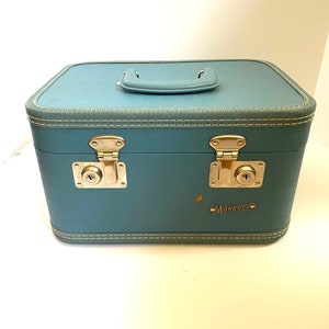 Classic Antique Train Case Red Suitcase Hat Box Faux Alligator 1940s 1950s  Round
