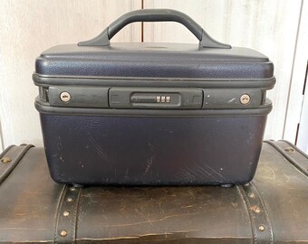 Samsonite Gray Combo Lock Train Case with Adjustable Mirror and Cosmetic Tray