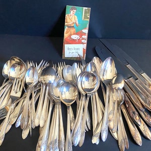 79-Piece Oneida Queen Bess Silverplate Flatware Set