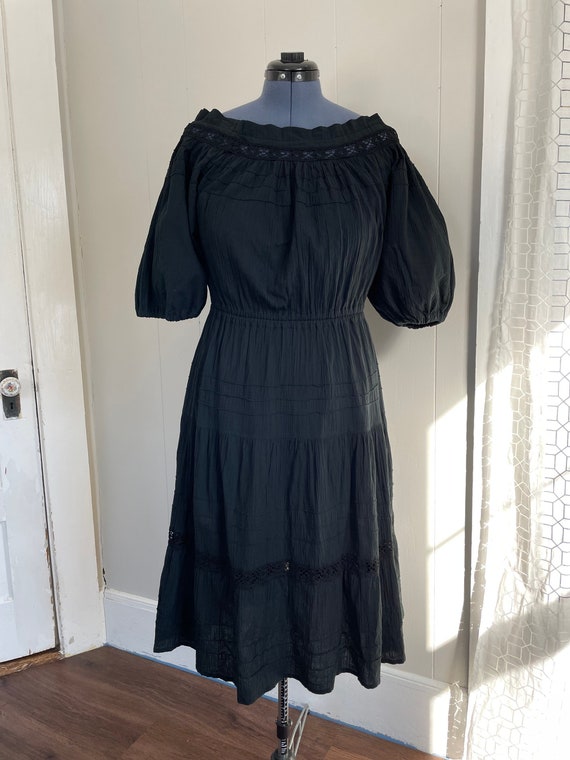 Vintage off-the-shoulder 1980s black sun dress for