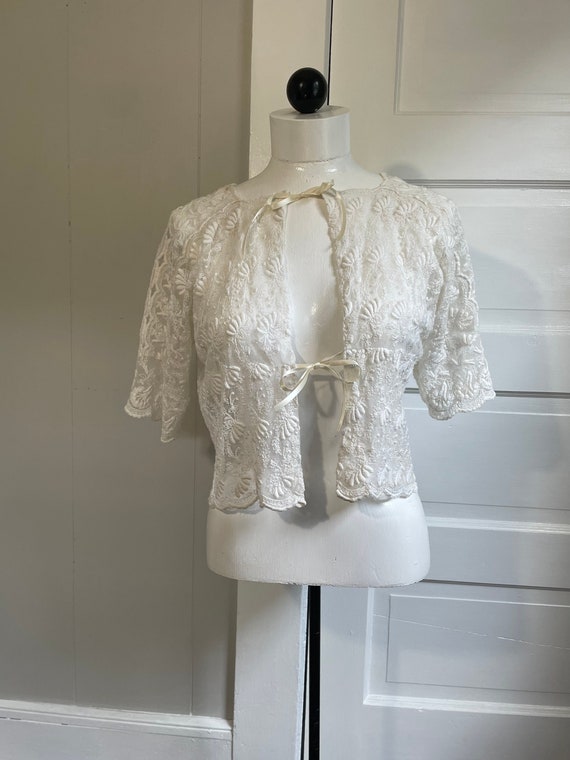 Antique ivory lace boudoir bed jacket Gem
