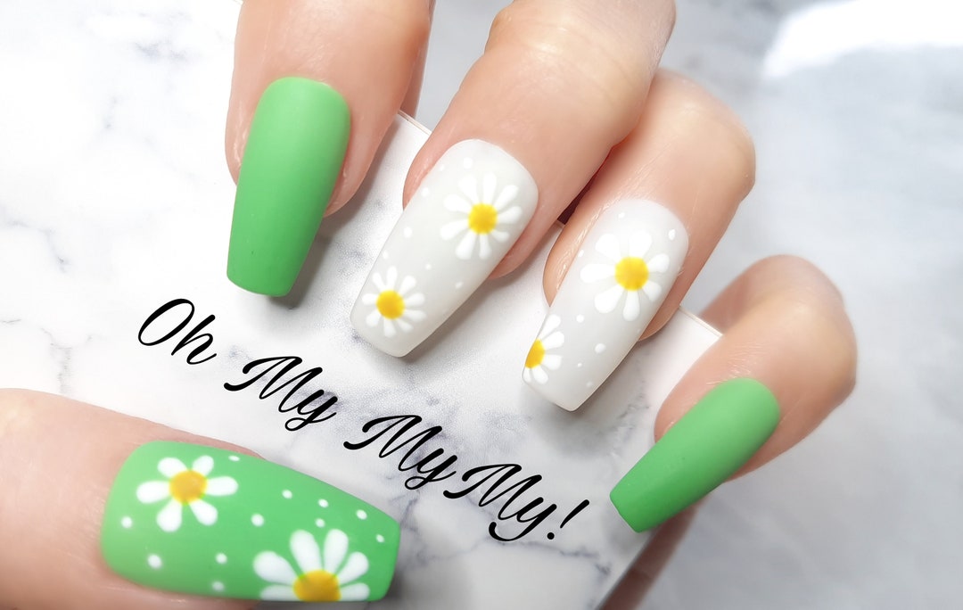 LIGHT GREEN DAISY Nails Set Pastel Green Nails Luxury Press on Nails