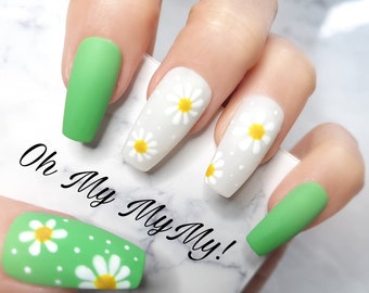 LIGHT GREEN DAISY Nails Set | Pastel Green nails| Luxury Press On Nails| Hand painted|Custom Gel Polish nails|Glue On Nails| Gift for her