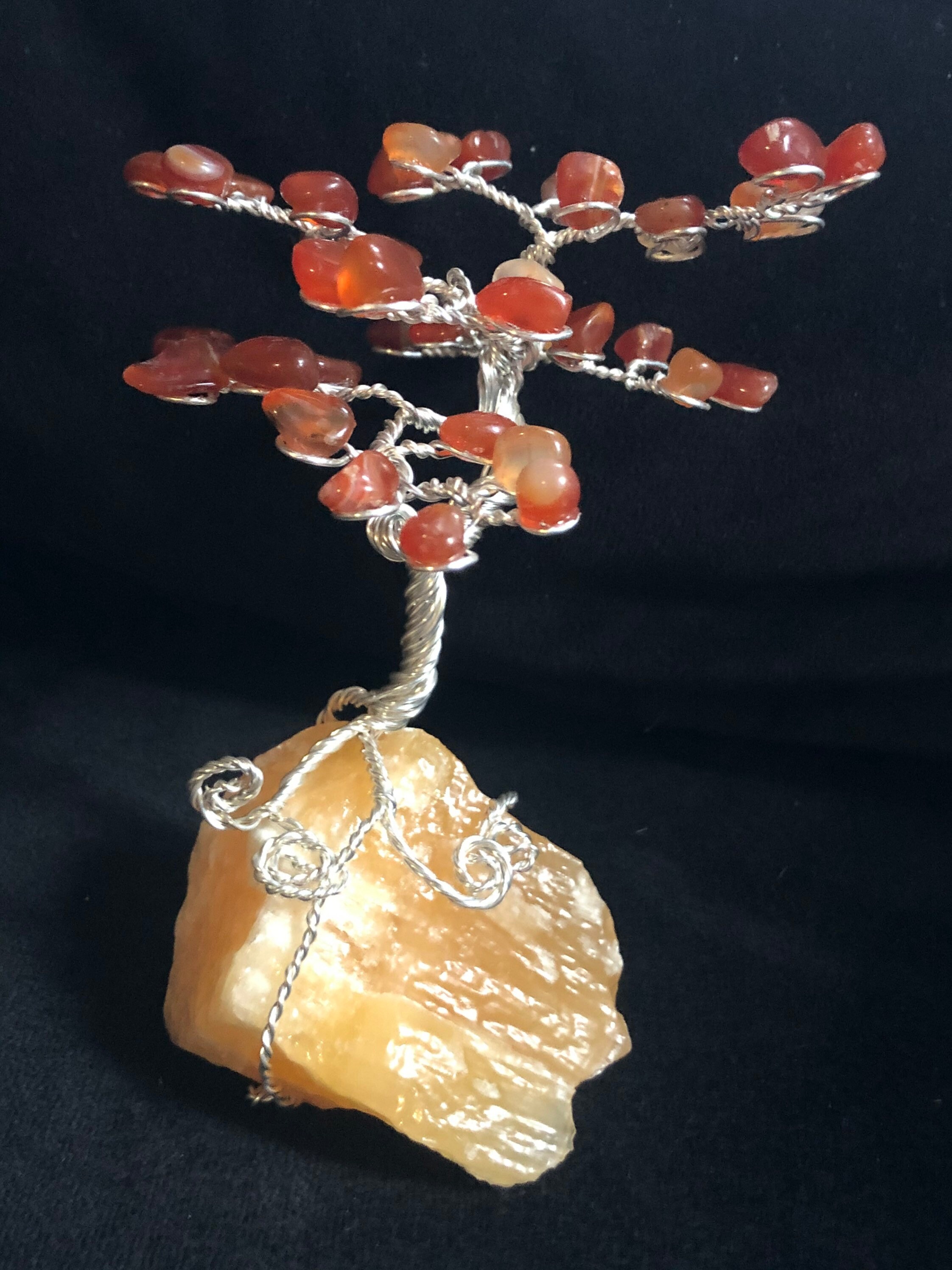 Arbre de Vie en Cornaline sur Calcite Orange