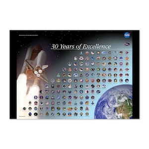 NASA rymdfärjeuppdragsmärken affisch - 30 år av excellens - Rymduppdrag - Högkvalitativa utskrifter