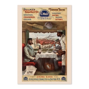 Op de afbeelding: Een vintage reisposter die reclame maakt voor de Cincinnati, Hamilton & Dayton Railroad. De poster toont een scène in een eetwagen met drie mannen die aan een tafel zitten. De tekst op de poster luidt "Pullman Compartment Cars", "Cincinnati, Hamilton & Dayton R.R." en "Through Trains".