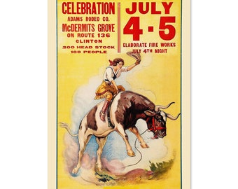 Puede incluir: Un cartel vintage que anuncia una celebración de rodeo en McDermit's Grove, Clinton, el 4 y 5 de julio. El cartel muestra a una mujer montando un toro que se está encabritando, con el texto "CELEBRATION JULY 4-5" y "ELABORATE FIRE WORKS JULY 4TH NIGHT".