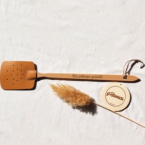Fly swatter made of wood and leather, with engraving, personalized, with name or saying, hole, gift