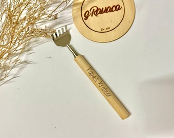 Personalisierbarer Rückenkratzer mit Teleskop Arm aus Edelstahl 16cm - 54cm ausfahrbar, verstellbar, für massage, Holzgriff