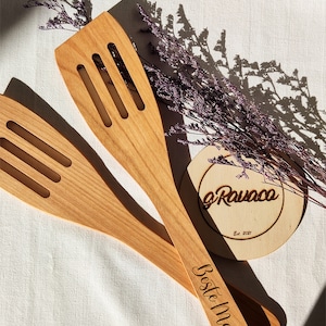Personalized cherry wood spatula, with engraving, name or saying