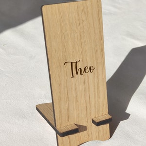 Engraved phone holder, phone holder, wood, oak, personalized, gift, mobile phone, your logo, your name, your text, car