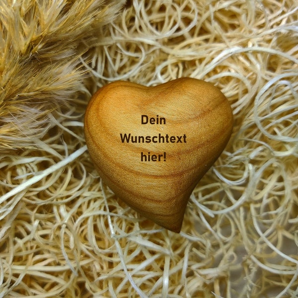 Holzherz, personalisierte Gravur, Handschmeichler, Mutmacher, Geschenk, Deko, personalisiert, graviert, rund, name