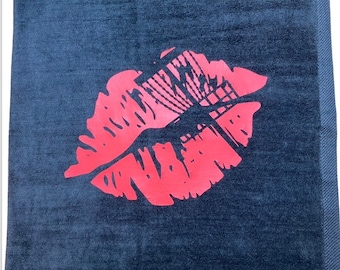 Red lips kissin basket