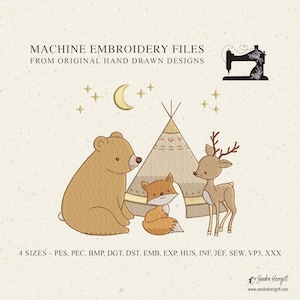 Puede incluir: Archivos de bordado a máquina con diseños originales dibujados a mano. La imagen muestra un oso, un zorro y un ciervo cerca de un tipi, con estrellas y una luna creciente. El texto dice "MACHINE EMBROIDERY FILES FROM ORIGINAL HAND DRAWN DESIGNS" y "4 SIZES".