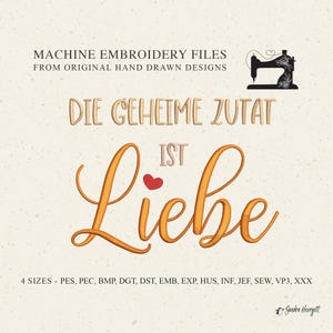Könnte beinhalten: Maschinenstickmuster mit dem Text "DIE GEHEIME ZUTAT IST Liebe" in Gold und Rot, mit einem kleinen roten Herz. Das Design enthält eine Silhouette einer Nähmaschine und den Text "MACHINE EMBROIDERY FILES FROM ORIGINAL HAND DRAWN DESIGNS".