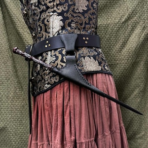 魔法使い、魔女、魔術師用の革製ワンド ホルスター - LARP、コスプレ、ルネッサンスに最適です。