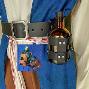 Leather Belt Potion Bottle and Holster for Pirates, Alchemists, Doctors, Medics or Assassins. Renaissance and Steampunk Cosplay.