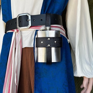 Flask Holder with 8oz Flask. Leather Flask Holder, Holster for Pirates, Renaissance, Medieval, Cosplay, LARP and all who drink from a flask.