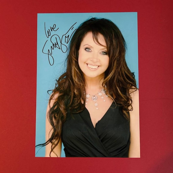サラ・ブライトマン直筆サイン入りパンフレット　Sarah Brightman ウドー音楽事務所 OFFICIAL GOODS on X: 