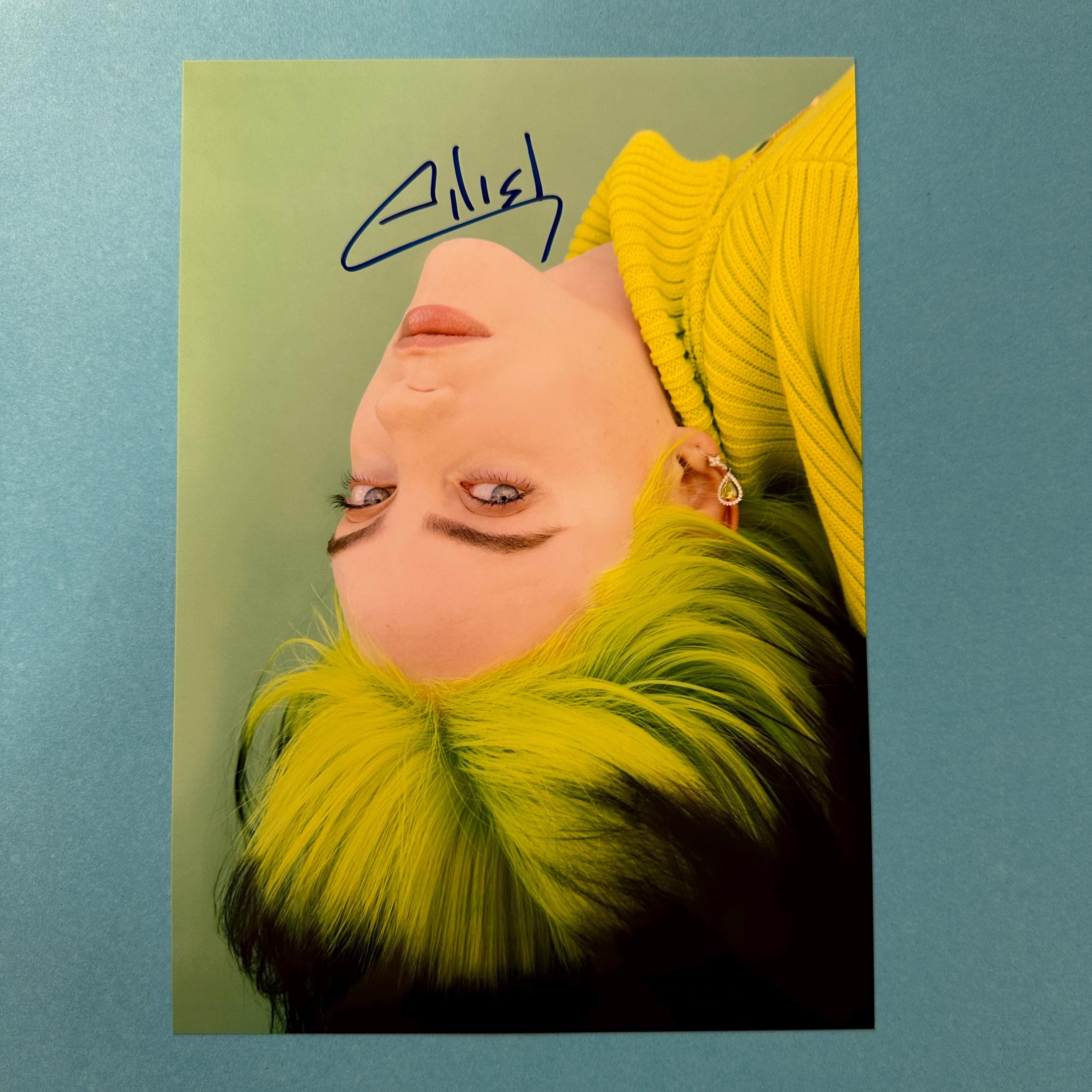ビリー・アイリッシュ　直筆サイン入りCD　超希少 2025年最新】billie eilish サインの人気アイテム - メルカリ