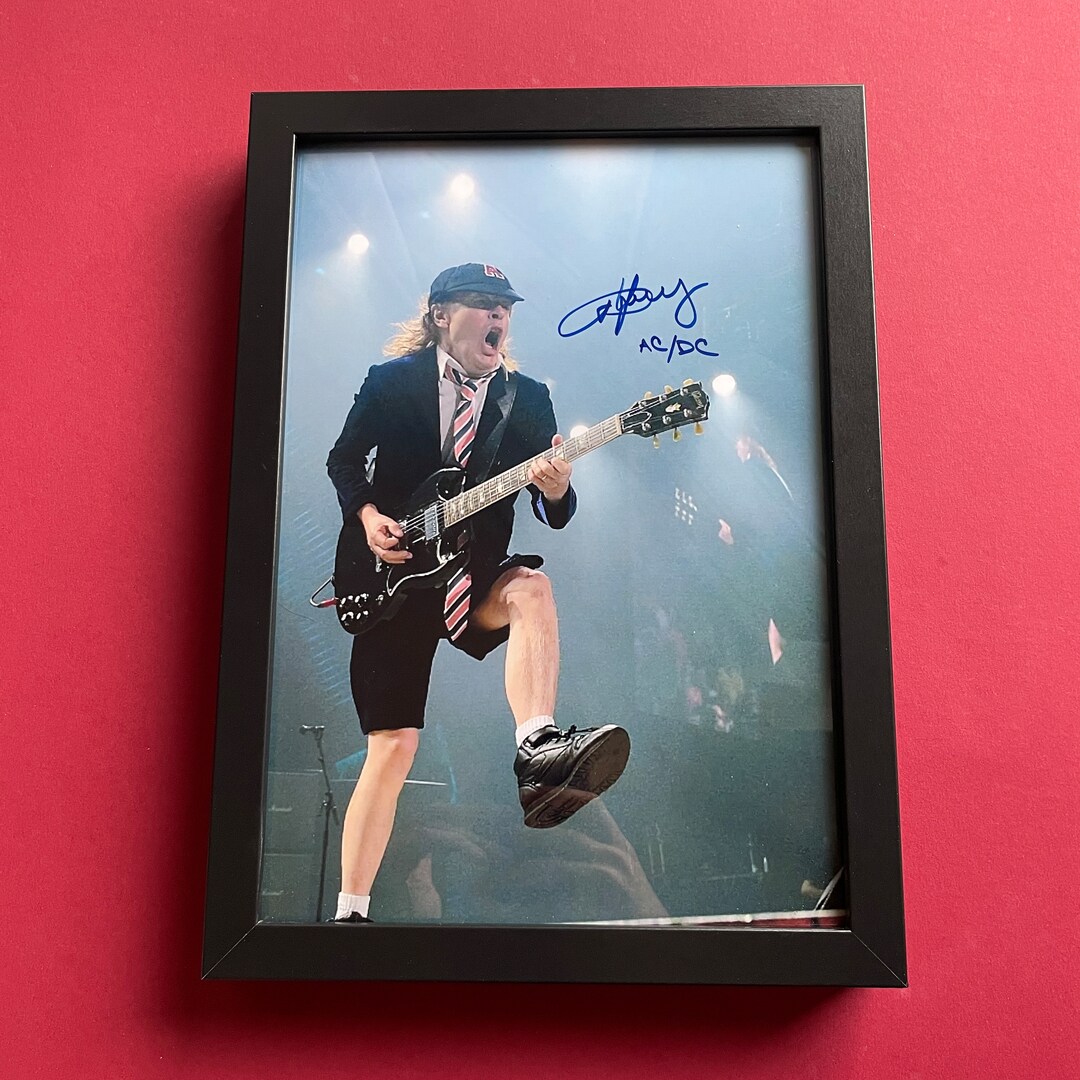 Framed ANGUS YOUNG / Ac/dc Authentic Hand-signed Photo Autograph With ...