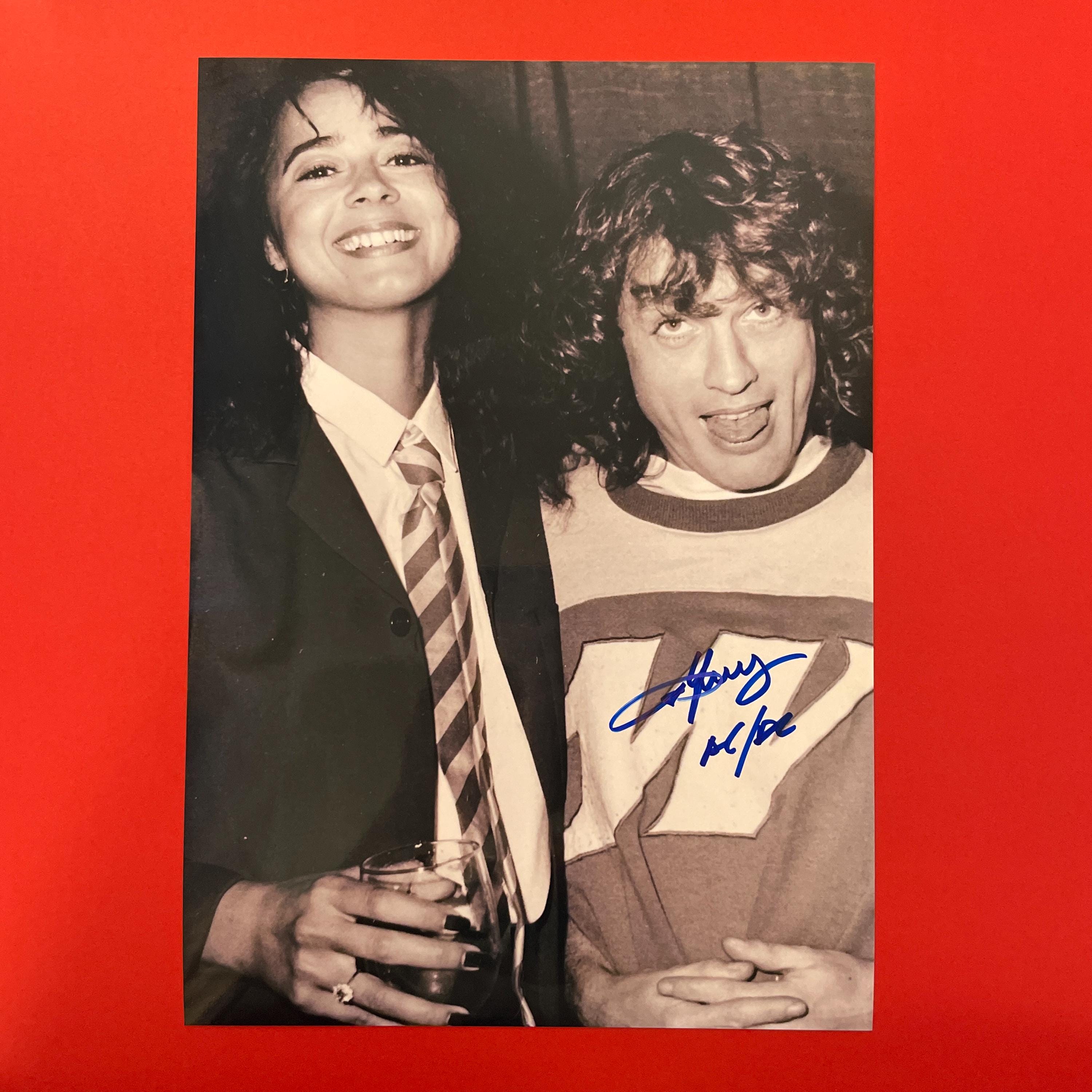 アンガス・ヤング / AC/DC - 直筆サイン入り写真（COA付き） - Etsy 日本