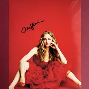 アマンダ・セイフライド - 直筆サイン入り写真（COA付き） - Etsy 日本