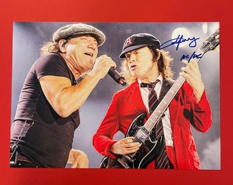 Angus YOUNG / AC/DC - Authentic Hand-Signed Photo Autograph With 