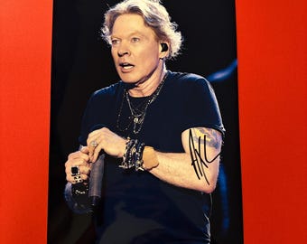 アクセル・ローズ - ガンズ・アンド・ローゼズ 直筆サイン入り写真 8.5