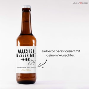 Personalisiertes Bier Flaschen Etikett Besser mit Bier Valentinstag für Männer Valentinstagsgeschenk Geschenk Weinetikett Ihn Freund Mann Bild 2