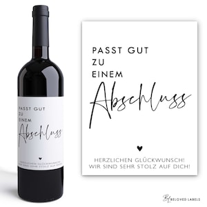 Abschluss Geschenk | Passt gut zu | Personalisiertes Wein Flaschen Etikett | Abitur | Bachelor | Master | Doktor | Ausbildung | Studium