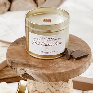 Vela de soja y chocolate / Vela en lata dorada con mecha de madera / Cera derretida con aroma a chocolate caliente / Vertida a mano en el Reino Unido
