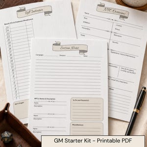 Könnte beinhalten: Ein GM-Starter-Kit als druckbares PDF-Set mit drei weißen Papierbögen in Holzmaserungsoptik. Die Bögen enthalten einen Initiative-Tracker, ein NPC-Übersichtsformular und eine Seite für Sitzungsnotizen mit Feldern für Kampagnendetails.