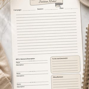 Könnte beinhalten: Ein cremefarbenes Blatt Papier mit der Überschrift Session Notes und einer Bannergrafik am oberen Rand. Es enthält Felder für Campaign, Session und Date, gefolgt von linierten Bereichen sowie Abschnitten für NPC's Names & Description, To-Do next Session(s) und Miscellaneous.
