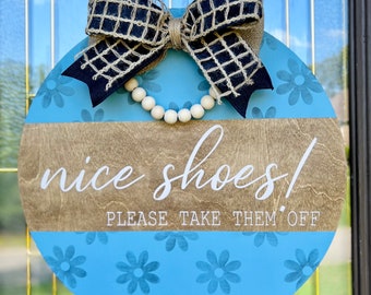 Please take your shoes off flower print door sign - no shoes allowed door hanger - porch decor - sign for door - housewarming gift - flowers