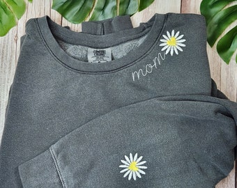 personalized mom sweatshirt embroidered white daisy sweatshirt for women, custom first Mothers day gift from baby, April birth flower gift