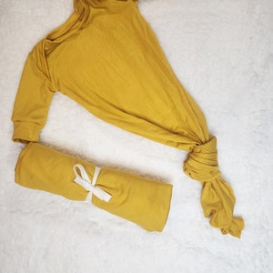 Bamboo Baby Gown Set: Knotted Outfit, Hat & Blanket