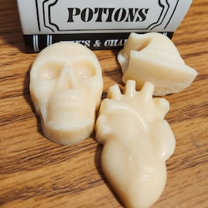 Hexcellent Witchy Wax Melt: Cinnamon Bergamot Gothic Soy Wax Melts