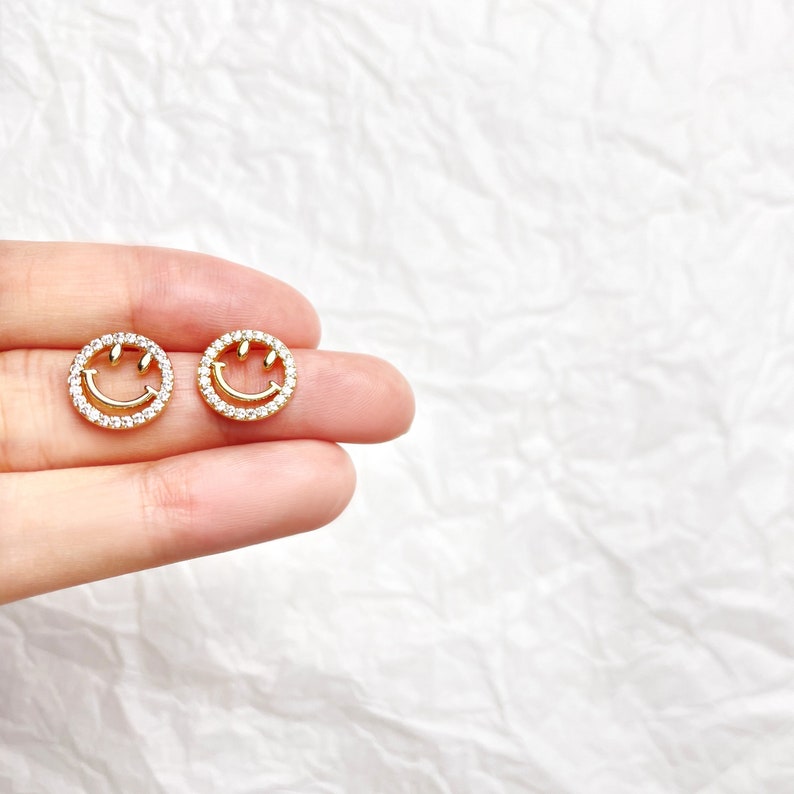 Sparkling Smiley Face Emoji Stud Earrings Minimal Playful Design