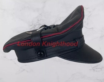 Gorra de policía estilo militar Muir de cuero genuino negro con ribete rojo.