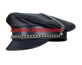 Gorra de policía Muir de cuero genuino negro con visera y cadena.