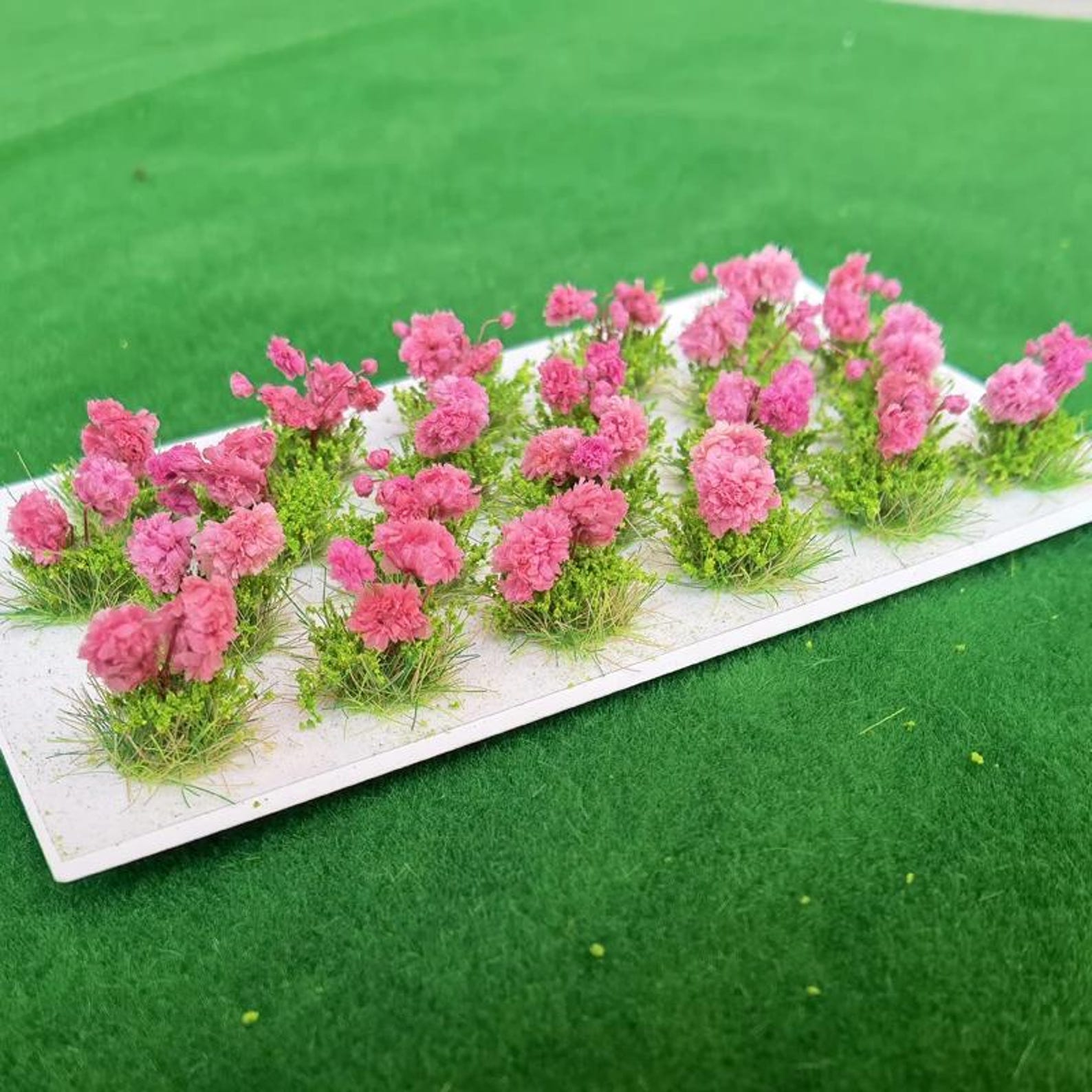 HAOBIN – Boîte De Touffes D’herbe Miniature Pour Modélisme – Fleurs Et Herbes Statiques Pour Décors Ferroviaires Et Dioramas (rouge)