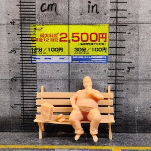 Fat Man Eating on Bench Miniature Unpainted Figure 1/87 1/64 1/50 1/43 1/35 1/24 1/18 Scale Model Street Layout Accessories Diorama Supplies