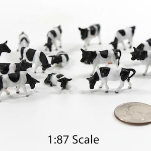 32pcs Miniature Dairy Cow Models, HO Scale 1:87 Farm Animals, Diorama Supplies