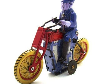 Vintage Wind-up Policeman Riding Motorcycle Crafts Clockwork Toy Collection 