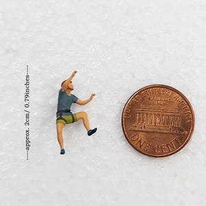 Miniature Rock Climber Figure - 1/87 or 1/64 Scale Resin Diorama Scenery Craft Supply
