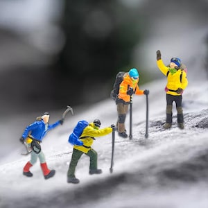 Miniature Mountain Ice Climbing Hiking People Figure 1:87 Models Toys Landscape Layout Scene Accessories Diorama Supplies