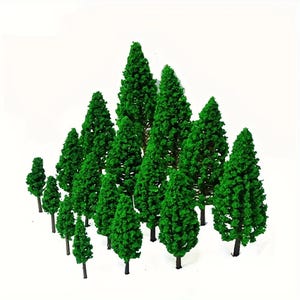 Peut inclure: Ensemble de petits arbres miniatures verts de différentes tailles. Les arbres ont un feuillage vert foncé texturé et des troncs bruns. Les arbres sont disposés de près, créant une petite scène de forêt, idéale pour les maquettes.